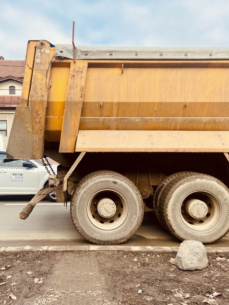 Operación de Camión de Volteo